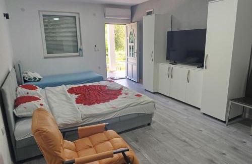 Milici Apartment | LUX APARTMANI Rajska plaza