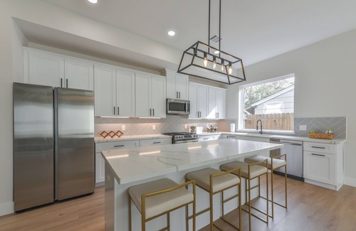 Foster Place House | LUX contemporary living near downtown, med center