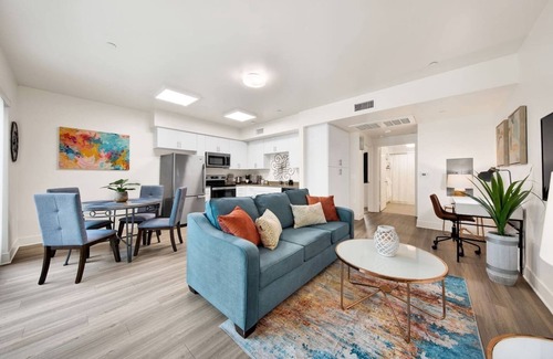 Moorpark Apartment | Lux Dtwn Glendale Laundry Parking Gym Americana