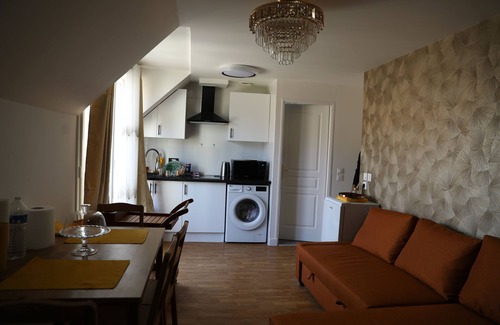 Le Bourget Apartment | Lux Gold White - 15 Min To Paris & CDG