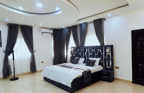 Port Harcourt Apartment | Lux Homes 4BR Duplex shortlet Apartment 4mins to GRA