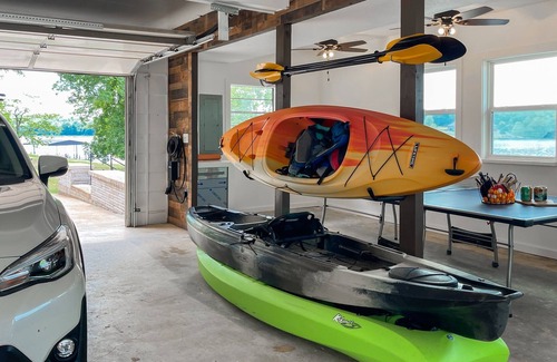Horseshoe Bend House | Lux Lake Home w Hot Tub, Game Room & Much More!