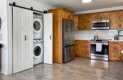 Horseshoe Bend House | Lux Lake Home w Hot Tub, Game Room & Much More!