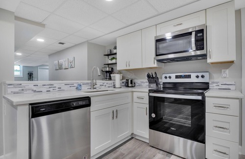 Smyrna House | Lux Lake Laurel retreat-King-Dogs Welcome! Sleep 6