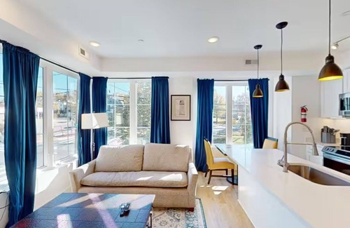 Manor Park Apartment | Lux Loft!nn
