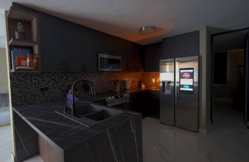 Martin Gonzalez Apartment | Lux Oasis 10min away from beach, malls and airport. We got a beautiful hot tub