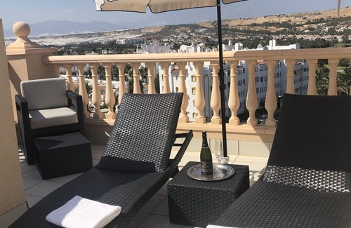Almerimar Apartment | LUX PENTHOUSE,SPACIOUS,ALL DAY SUN ☀️VIEWS TO SEA🏄🏿GOLF🏌MARINA⛵️SAT TV, WIFI