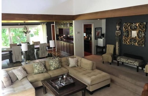 Pittsford House | Lux Pittsford Gem Spacious Beautiful interior