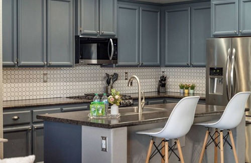 Olivehurst House | Lux Retreat w/Hot Tub/Game Rm/BBQ/4 mins to Toyota Amphitheater & Hard Rock