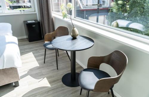 Raamsdonksveer Apartment | Lux Room, Private Bathroom Shared Kitchen