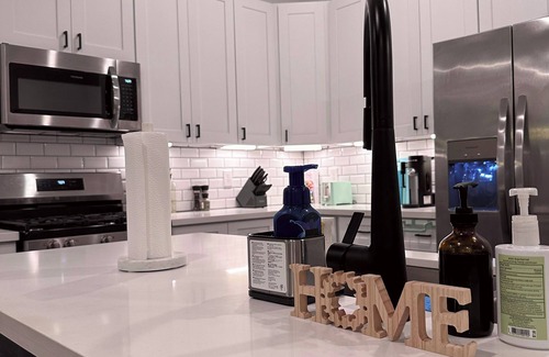 Kempwood House | Lux Rustic 3BR Family Townhouse Near DT/Galleria/Airport and More!