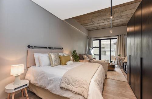Sandown Apartment | Lux Studio & Big Screen Bliss