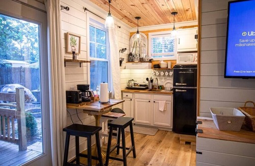 Columbia House | Lux Tinyhome near DT/USC/Ft. J.