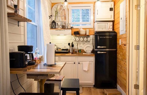 Columbia House | Lux Tinyhome near DT/USC/Ft. J.
