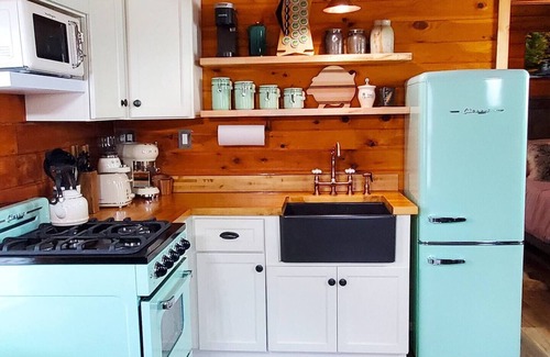 New Plymouth Cabin | Lux Tranquil Escape! Sauna,Hot Tub,Dog Welcoming!