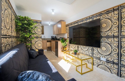 Leyton House | Lux Versace Pad Sleeps 12 HotTub Cinema Games Room