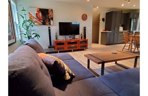 Knowlton Apartment | LuxAetre - Spacious renovated apartment in the heart of Knowlton