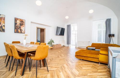 Kosice Old Town Apartment | Luxapart BIG 12people apartment