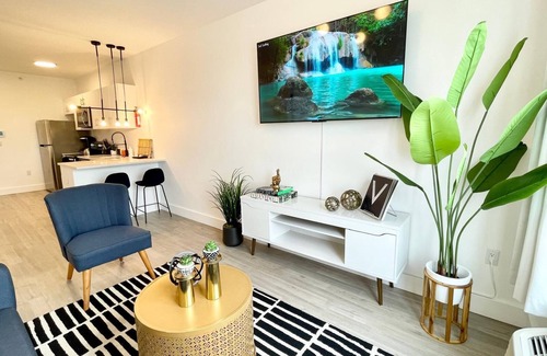 Elizabeth Apartment | Luxe 1 BR KING Apt - near NYC, EWR, Prudential, NJPAC, American Dream, MetLife
