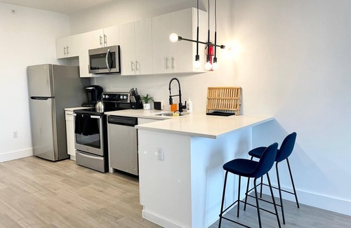 Elizabeth Apartment | Luxe 1 BR KING Apt - near NYC, EWR, Prudential, NJPAC, American Dream, MetLife