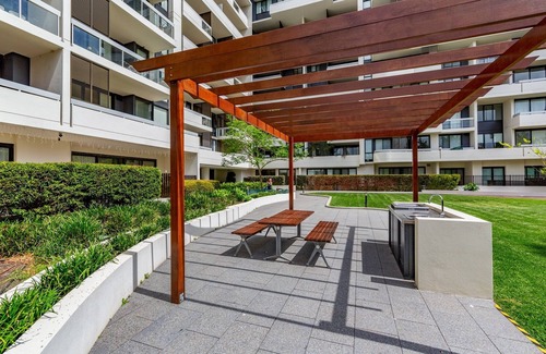 Lidcombe Apartment | Luxe 2-Bed: Modern Interiors, Balcony & BBQ Area