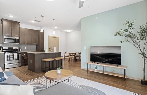 Leander Apartment | Luxe 2B Getaway | Sleeps 6 | Pool, Gym, Garage