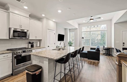 Charlotte House | Luxe 3BR Townhouse in Uptown Charlotte!