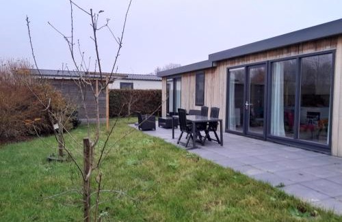 Menaldum House | Luxe 5 persoons bungalow op rustig vakantiepark nabij Leeuwarden