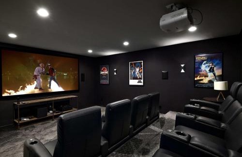 Alexander House | Luxe 5BR with Home Theater, Pool Table and Firepit