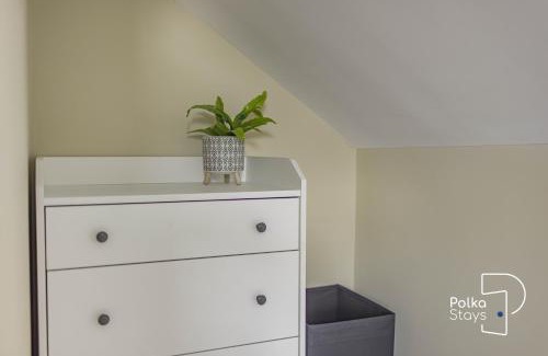 South Shore Apartment | Luxe Ami Tran Spacious Penthouse by PolkaStays
