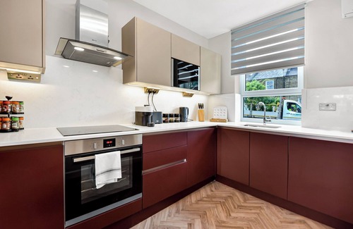 Brixton Hill Apartment | Luxe and Cozy Living - Family Perfect! Sleeps 9