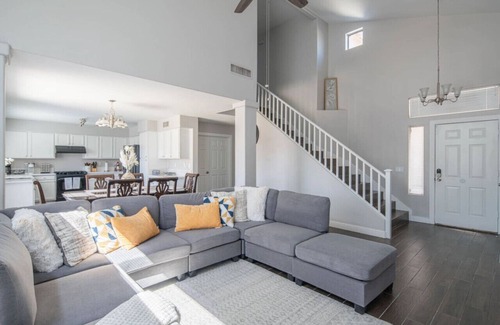Avondale House | Luxe Avondale Escape - 4 BR, Sleeps 12