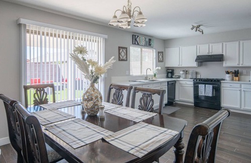 Avondale House | Luxe Avondale Escape - 4 BR, Sleeps 12
