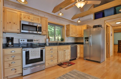 Bowdoinham Cabin | Luxe Bayfront Cabin w/Stunning Views & Shared Dock- Ideal for Hunting & Fishing