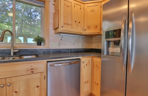 Bowdoinham Cabin | Luxe Bayfront Cabin w/Stunning Views & Shared Dock- Ideal for Hunting & Fishing
