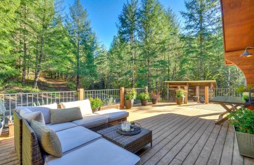 Gaston House | Luxe Cabin in the Woods Walk to Lake!