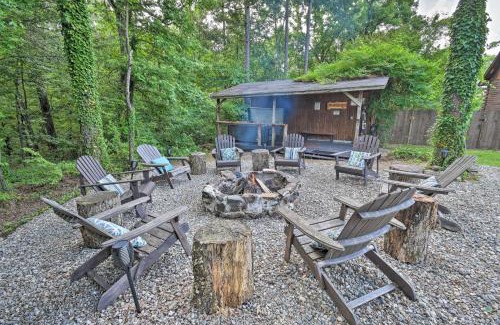 Pearcy House | Luxe Cabin with Hot Tub on 5 Acres in Pearcy!