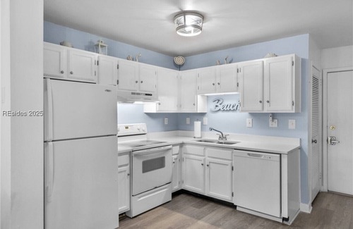 Palmetto Dunes Condo | Luxe Coastal Beach Villa - King Bed