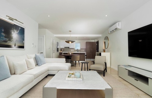 Calivigny Condo | Luxe Condo, Ocean Views and pool