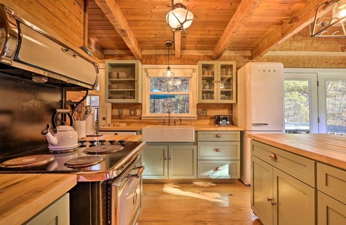 Logan Cottage | Luxe Dog-friendly Cabin w/Hot Tub & Game Room
