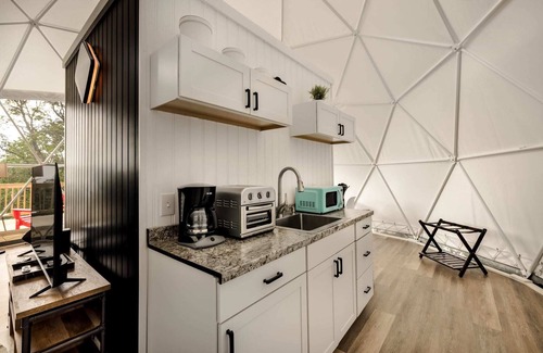 Capon Bridge Apartment | Luxe Dome w/Hot Tub, Full Bath & Mountain View!