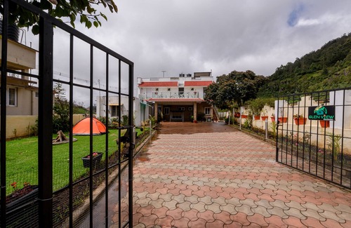 Thalayathimund Villa | Luxe Family Villa - Tea Estate and Forest Hill View from the Balcony!