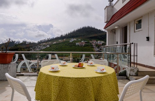 Thalayathimund Villa | Luxe Family Villa - Tea Estate and Forest Hill View from the Balcony!