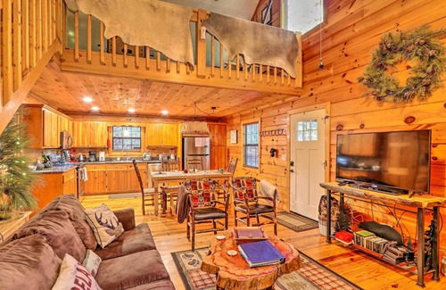 Epworth Cabin | Luxe Fightingtown Creek Cabin: 2 King Suites & Spa
