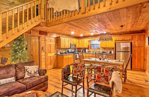 Epworth Cabin | Luxe Fightingtown Creek Cabin: 2 King Suites & Spa