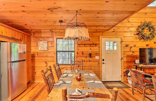 Epworth Cabin | Luxe Fightingtown Creek Cabin: 2 King Suites & Spa