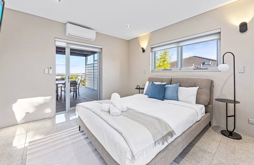 Ryde House | Luxe Five Bedroom House in Ryde
