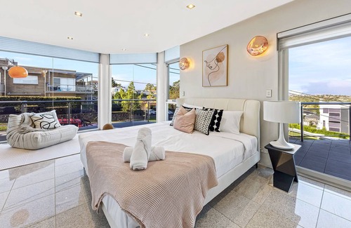 Ryde House | Luxe Five Bedroom House in Ryde
