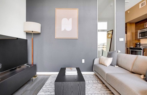 H Street Corridor Apartment | Luxe H Street Studio w/Rooftop Pool & Gym, walk to Metro, by Blueground