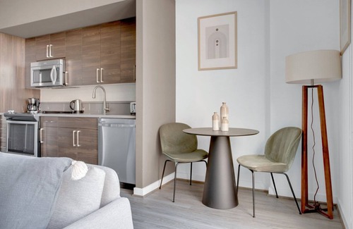 H Street Corridor Apartment | Luxe H Street Studio w/Rooftop Pool & Gym, walk to Metro, by Blueground